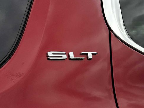 Certified 2023 GMC Acadia SLT w/ Technology Package AWD/4WD image 33