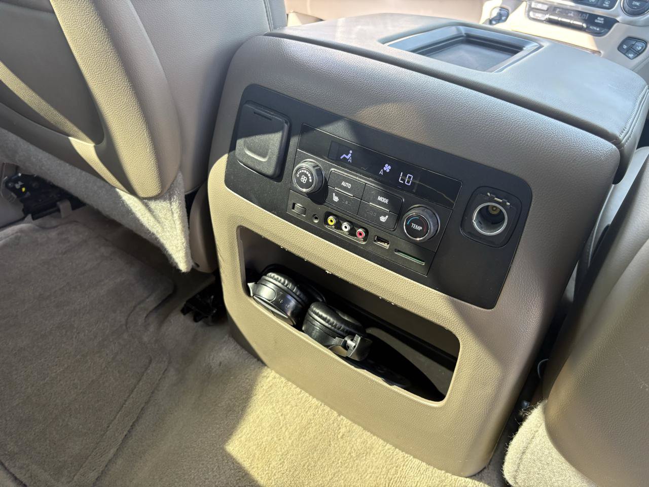 Used 2015 GMC Yukon SLT w/ Open Road Package AWD/4WD image 52