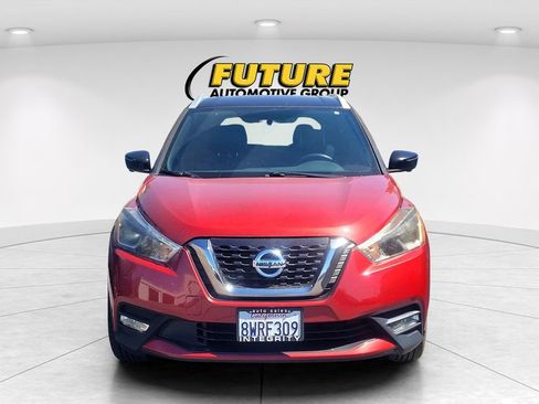 Used 2019 Nissan Kicks SR w/ SR Premium Package FWD image 2