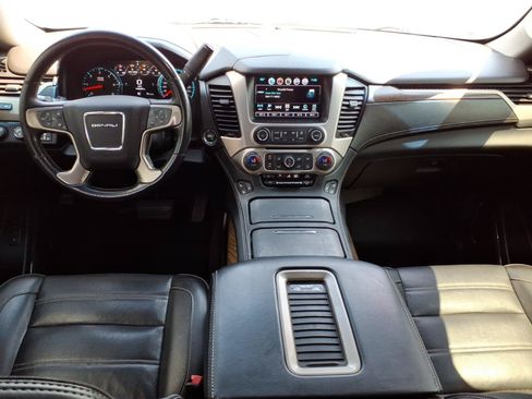 Used 2018 GMC Yukon XL Denali w/ Denali Ultimate Package AWD/4WD image 14