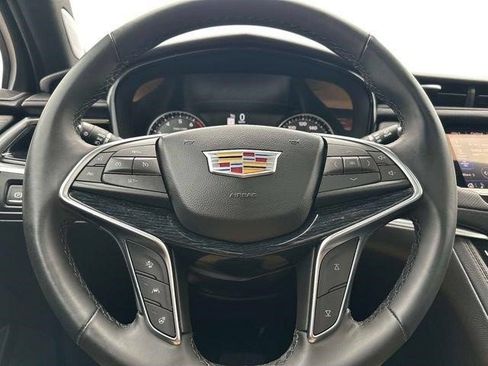 Certified 2025 Cadillac XT5 Premium Luxury w/ LPO, Floor Liner Package AWD/4WD image 24