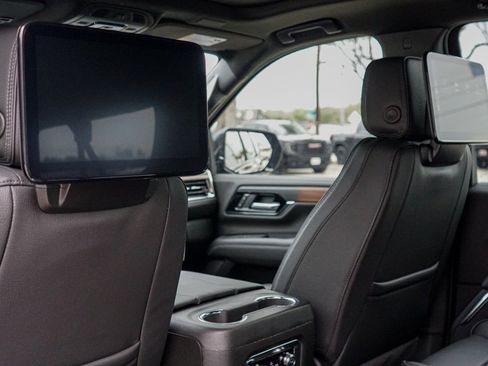 New 2026 GMC Yukon XL Denali w/ Denali Reserve Package image 18