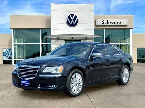 Used 2013 Chrysler 300 AWD w/ Driver Convenience Group image 2