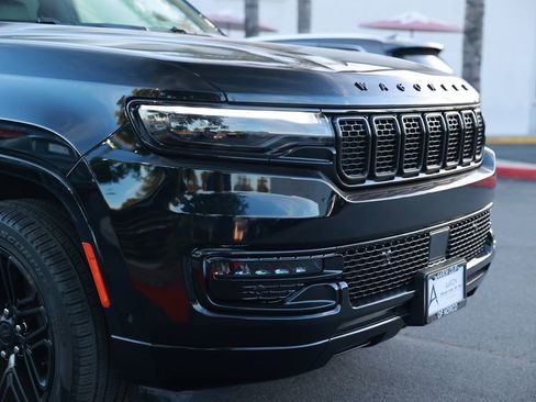 Used 2024 Jeep Wagoneer Series II RWD image 7