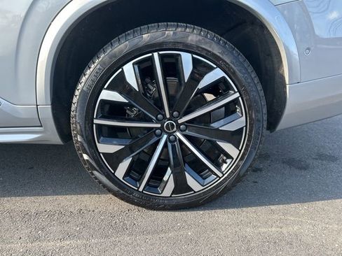 Certified 2025 Volvo XC90 B6 Plus image 9