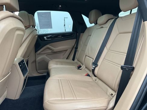 Used 2020 Porsche Cayenne AWD/4WD image 38