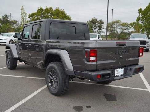 New 2025 Jeep Gladiator Sport image 6
