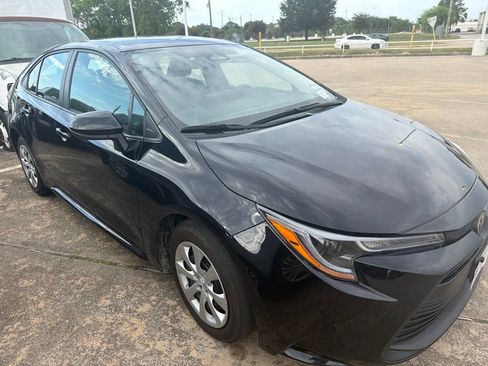 Used 2025 Toyota Corolla LE FWD image 6