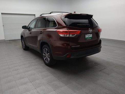 Used 2019 Toyota Highlander XLE FWD image 5