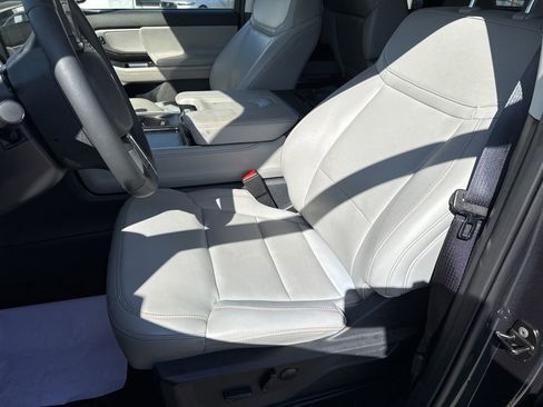 Used 2025 Ford Expedition Active image 15