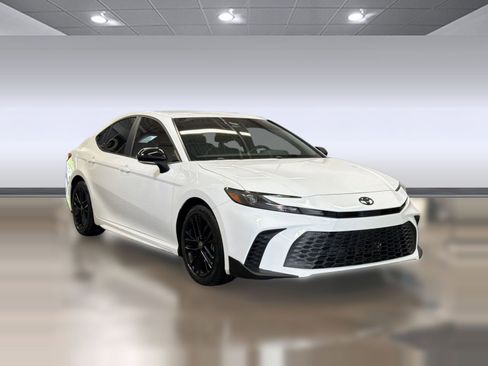 Used 2025 Toyota Camry SE FWD image 7