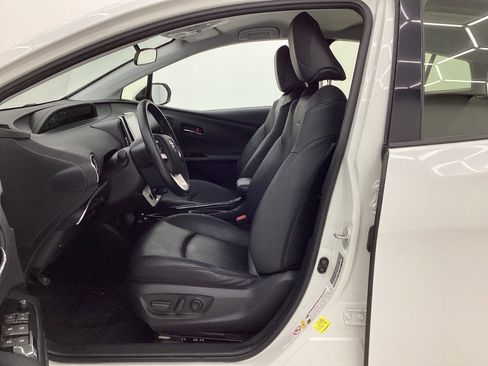 Used 2018 Toyota Prius Prime Premium image 14