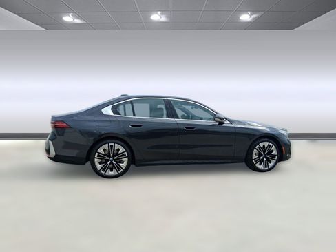 Used 2025 BMW 530i image 19