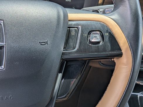 Used 2021 Lincoln Corsair Reserve FWD image 26