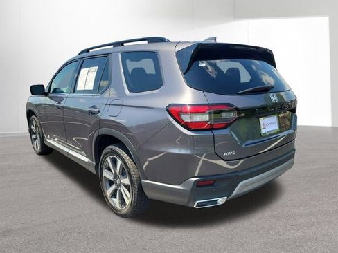 Used 2025 Honda Pilot Touring image 16