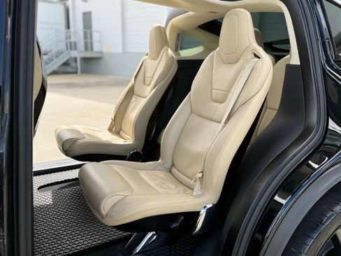 Used 2016 Tesla Model X 75D image 22