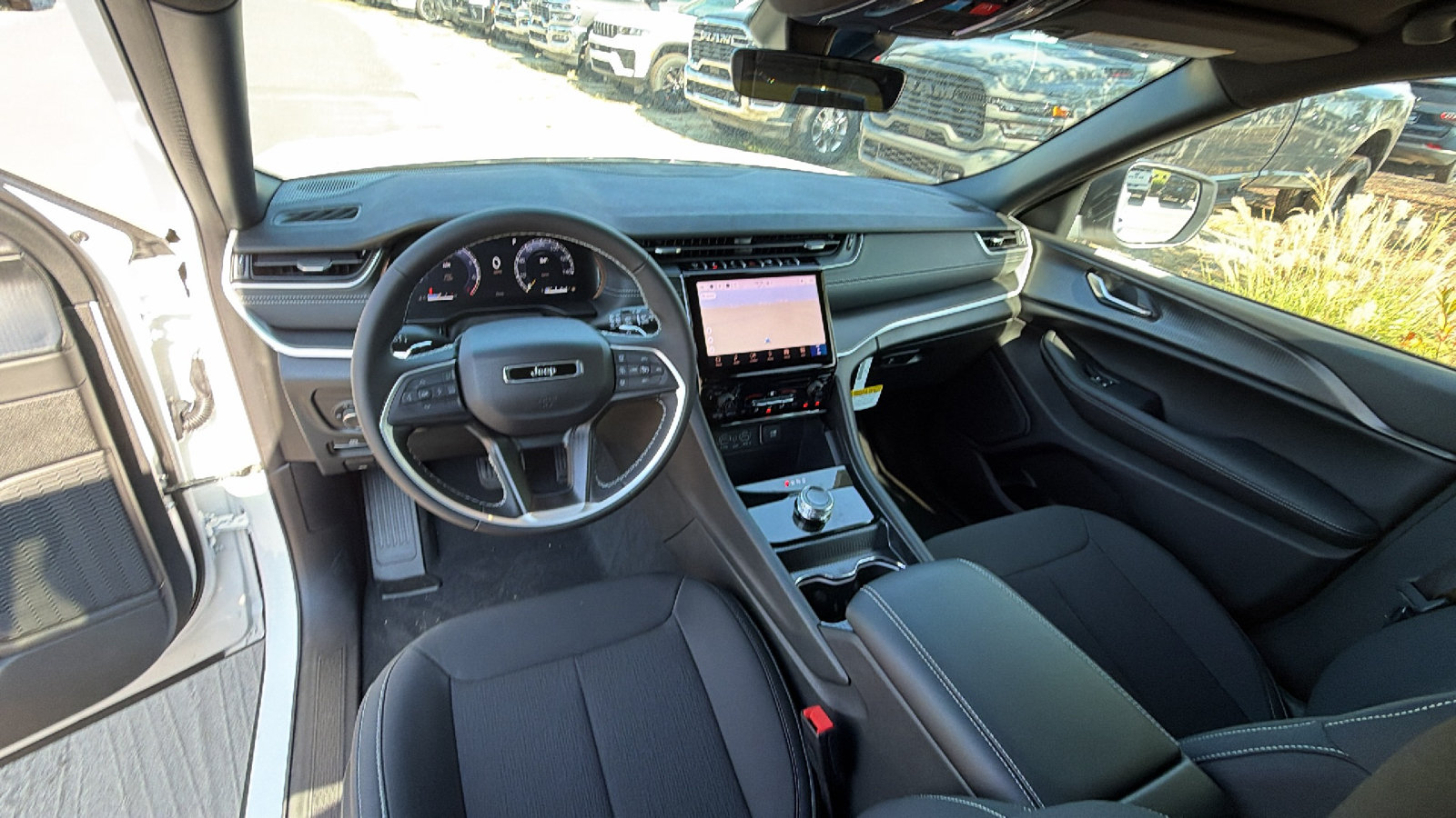New 2027 Jeep Grand Cherokee Laredo RWD image 20