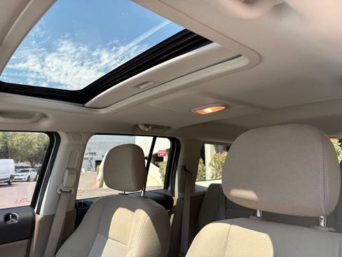Used 2016 Jeep Patriot Latitude w/ Sun/Sound Group FWD image 9