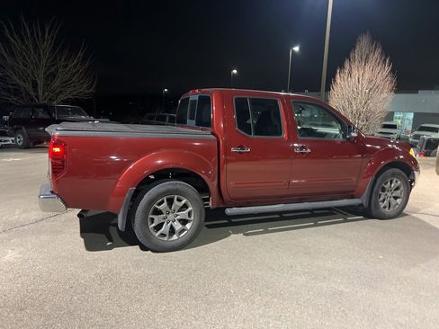 Used 2019 Nissan Frontier SL image 2