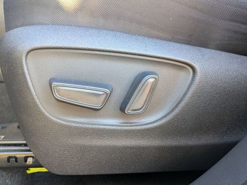 Used 2023 Toyota Highlander LE image 19