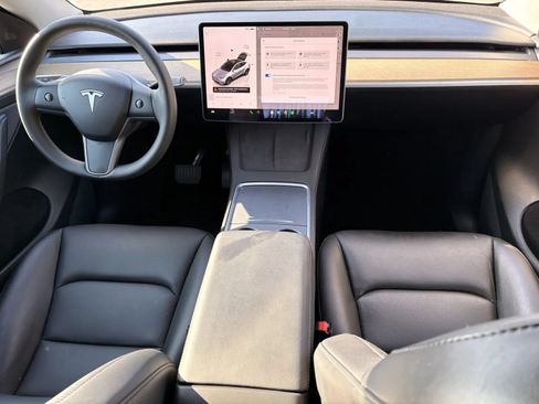 Used 2025 Tesla Model Y Long Range AWD/4WD image 5