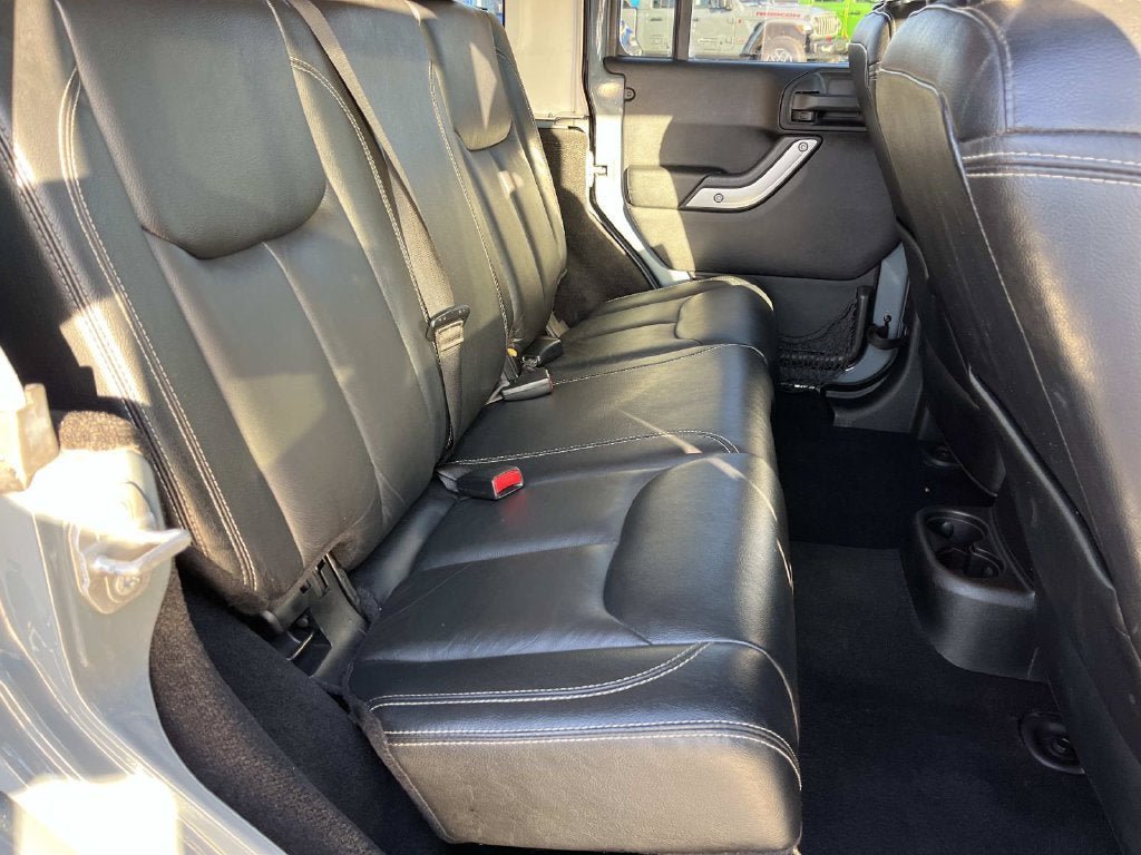Used 2015 Jeep Wrangler Unlimited Sahara AWD/4WD image 21