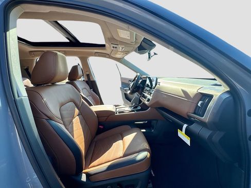 Used 2025 Nissan Pathfinder Platinum w/ Cargo Package image 29