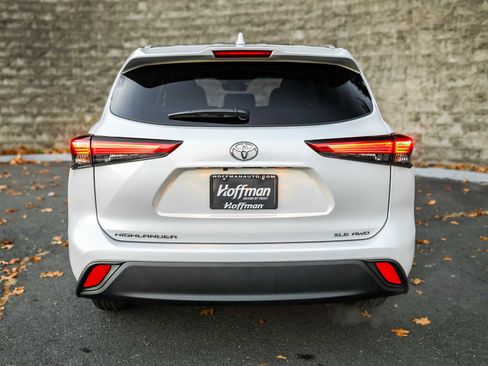Certified 2023 Toyota Highlander XLE image 9