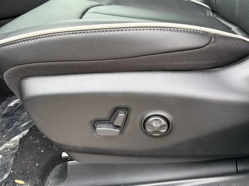 New 2026 Chrysler Pacifica Limited w/ S Appearance Package FWD image 16