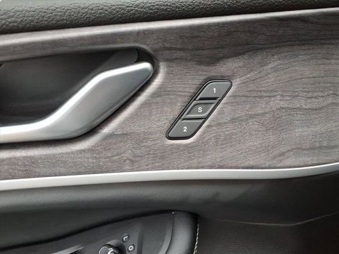 Used 2023 Jeep Grand Cherokee L Limited w/ Trailer Tow Group (B) image 12