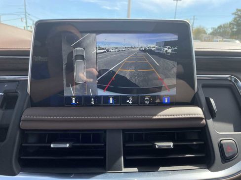 Certified 2023 Chevrolet Suburban High Country image 14