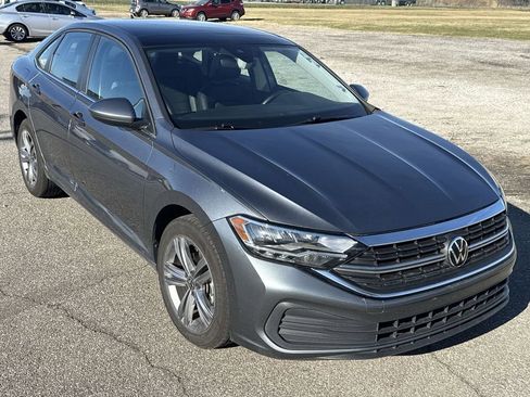 Used 2024 Volkswagen Jetta SE FWD image 8