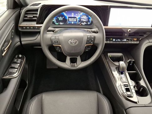 Certified 2025 Toyota Crown Signia image 21