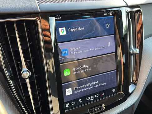 Certified 2025 Volvo XC60 B5 Plus AWD/4WD image 18