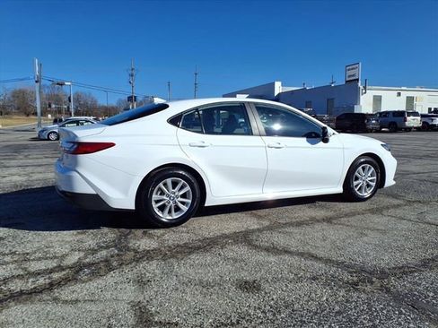 Used 2025 Toyota Camry LE image 19