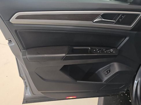 Used 2019 Volkswagen Atlas SEL R-Line AWD/4WD image 9
