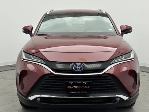 Used 2023 Toyota Venza XLE image 2