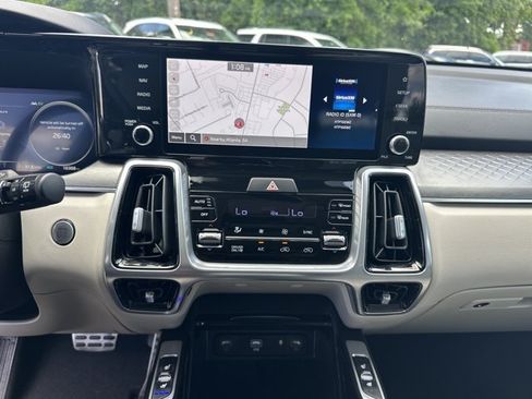 Certified 2023 Kia Sorento SX Prestige w/ Panoramic Sunroof Package AWD/4WD image 33