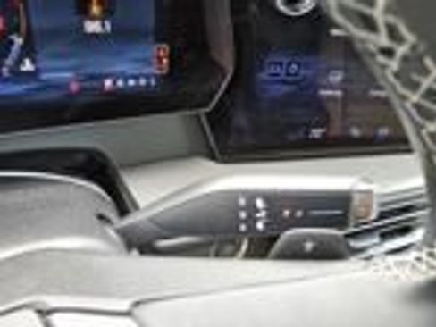 Used 2026 Chevrolet Traverse LT w/ Driver Confidence Package FWD image 17