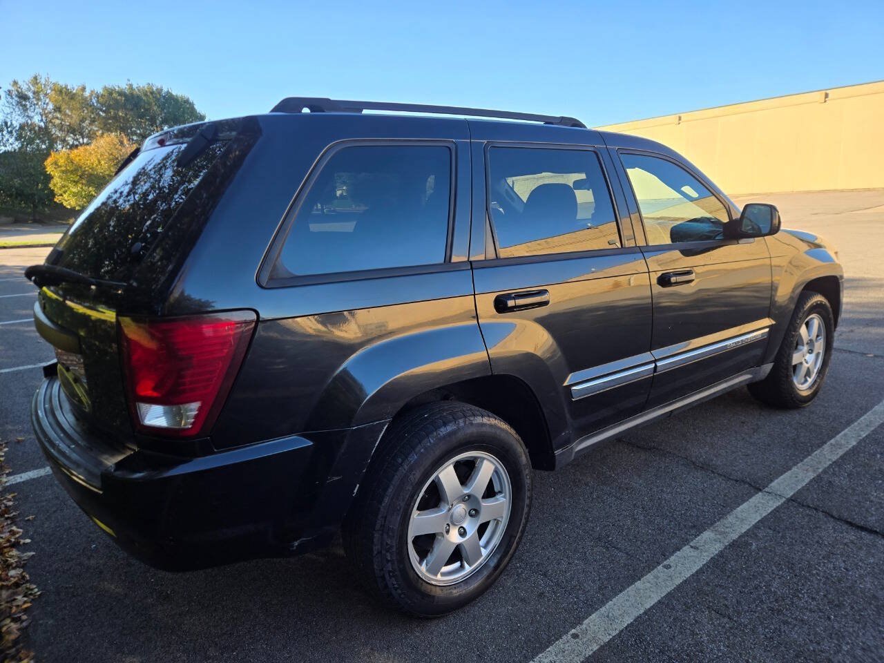 Used 2010 Jeep Grand Cherokee Laredo AWD/4WD image 10