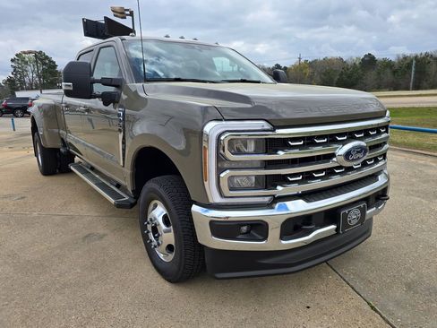 New 2026 Ford F350 XLT w/ XLT Premium Package AWD/4WD image 7