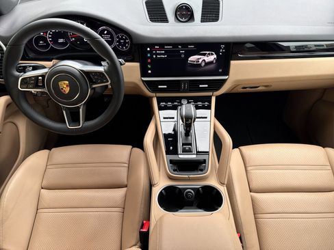 Certified 2023 Porsche Cayenne AWD/4WD image 6