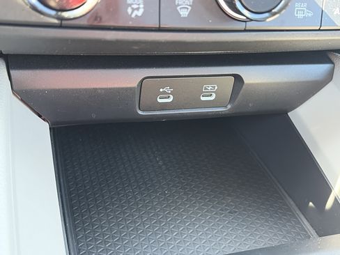 Certified 2025 Honda Accord SE image 29