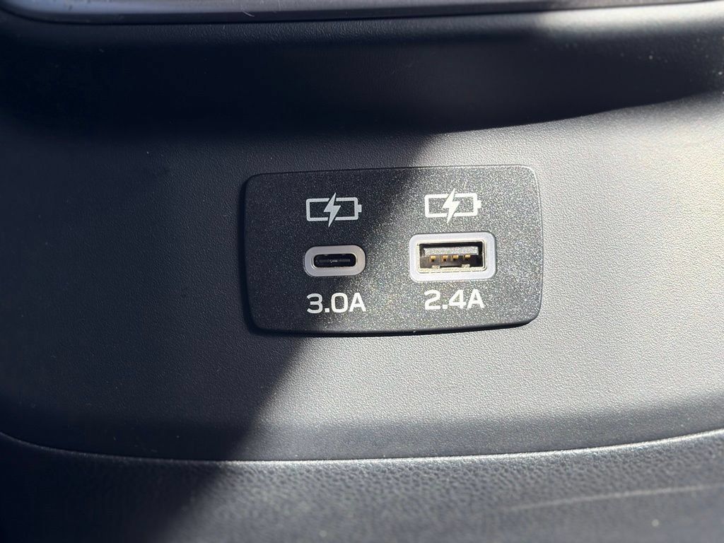 Used 2024 Subaru Outback Premium AWD/4WD image 18