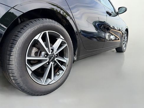 Used 2022 Kia Forte LXS FWD image 14