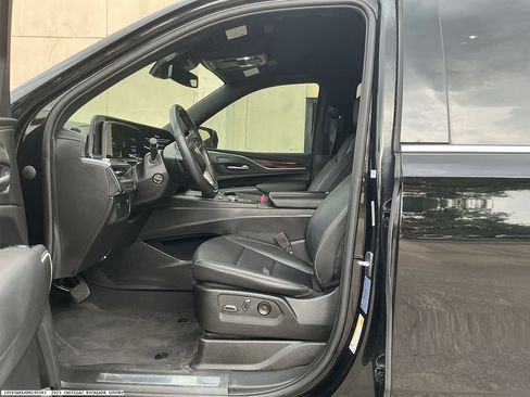 Used 2023 Cadillac Escalade Luxury RWD image 8