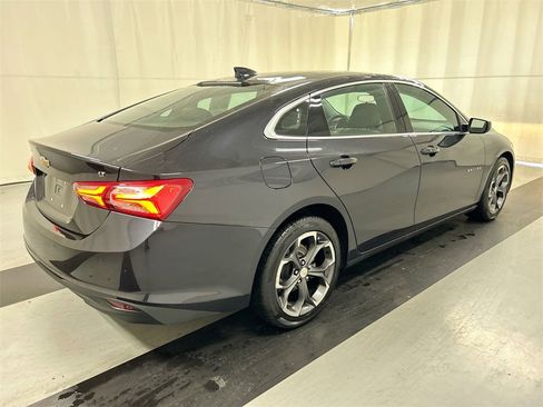 Used 2022 Chevrolet Malibu LT image 2