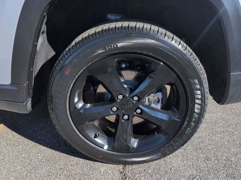 New 2025 Jeep Grand Cherokee Laredo image 13