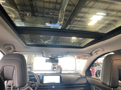 Used 2024 Nissan Ariya AWD image 9