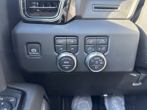 Used 2024 GMC Sierra 2500 AT4 w/ AT4 Preferred Package image 29